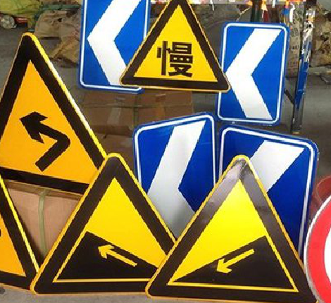 汉寿标识标牌中颜色的确定是很重要的。